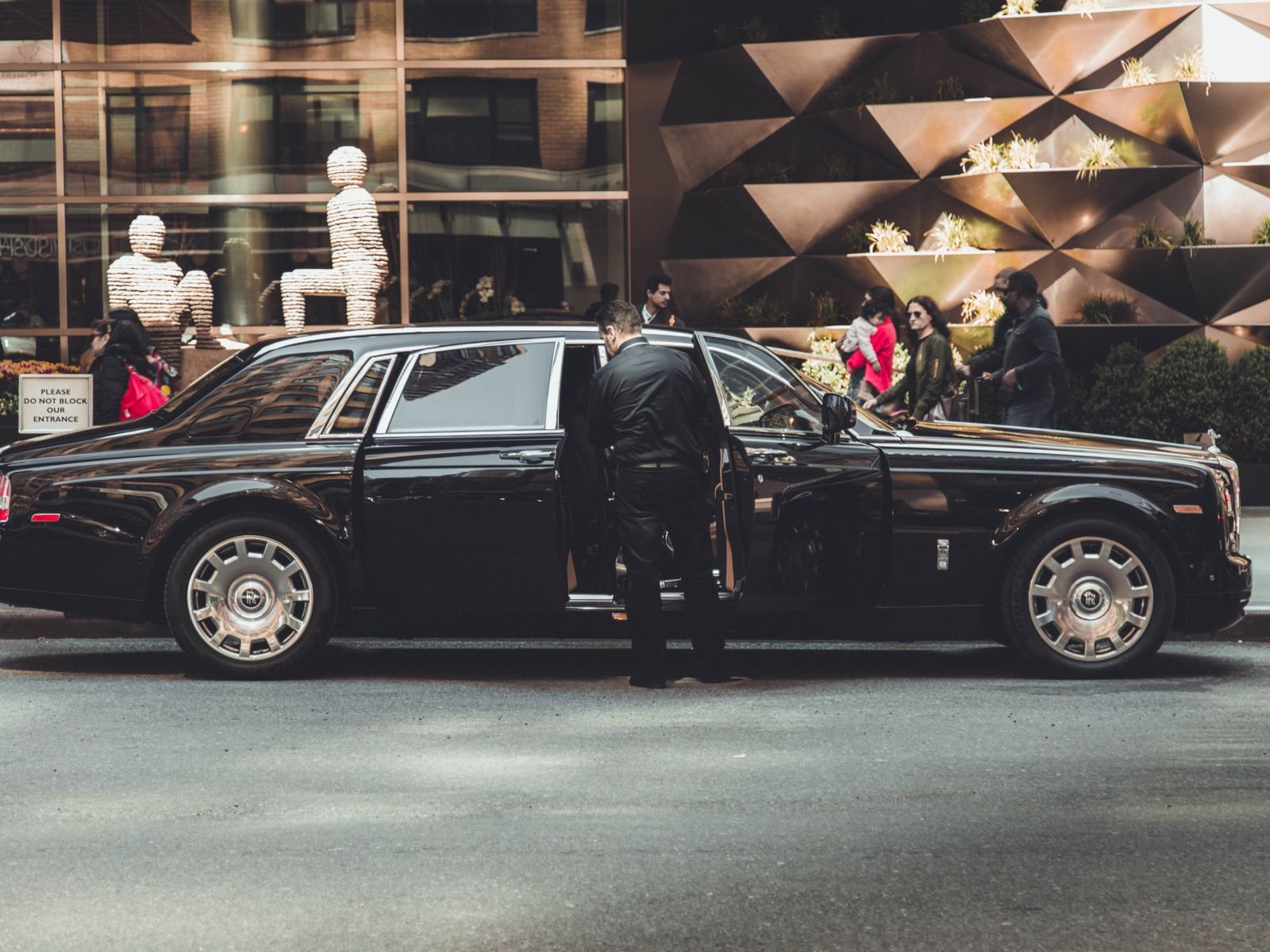Airport Transfers &amp; Car Rental in Dubai